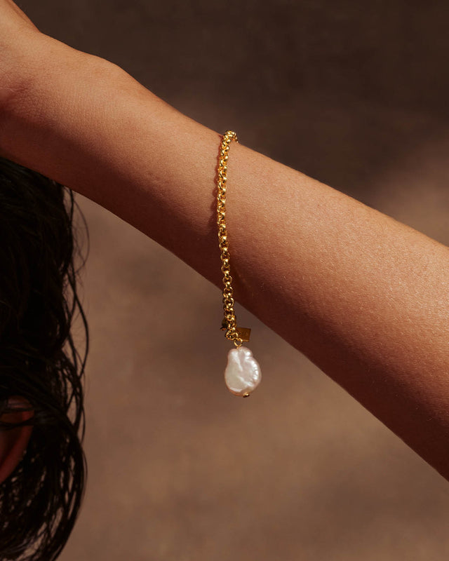 18k Gold Vermeil Embrace Stillness Pearl Bracelet