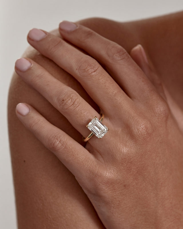 18k Solid Gold Lotus Solitaire Engagement Ring - Emerald 1.5ct