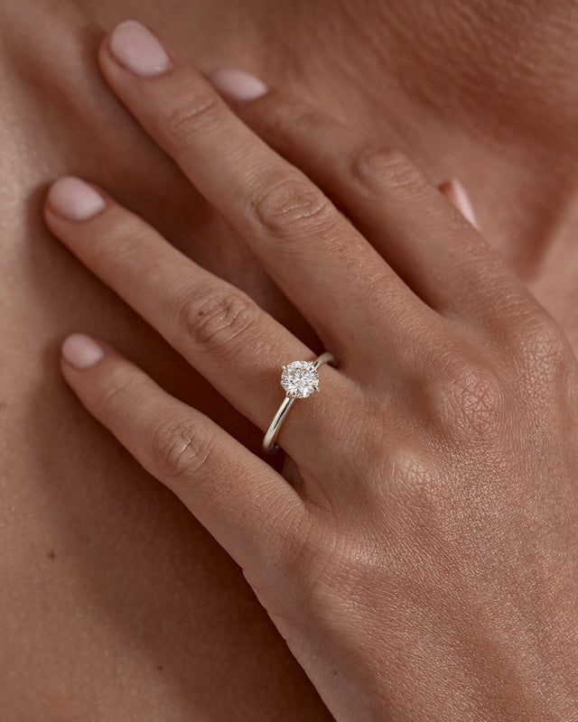18k Solid White Gold Lotus Solitaire Engagement Ring - Round 2.5ct