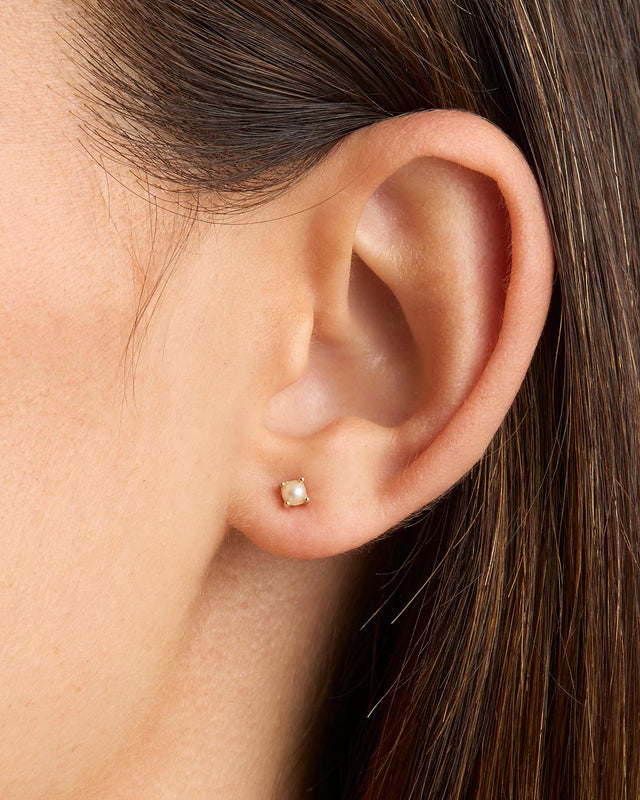 14k Solid Gold Serene Pearl Stud Earring