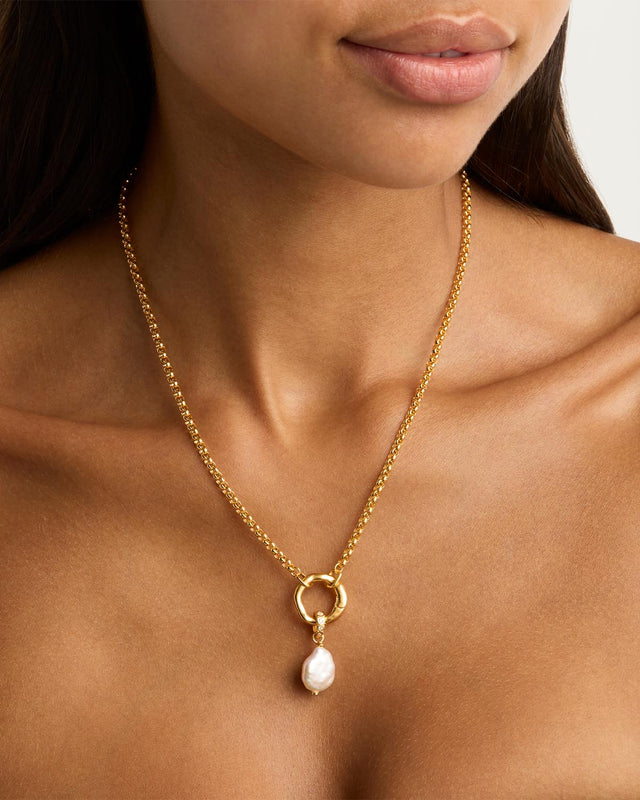 Gold Embrace Stillness Pearl Annex Necklace Pendant