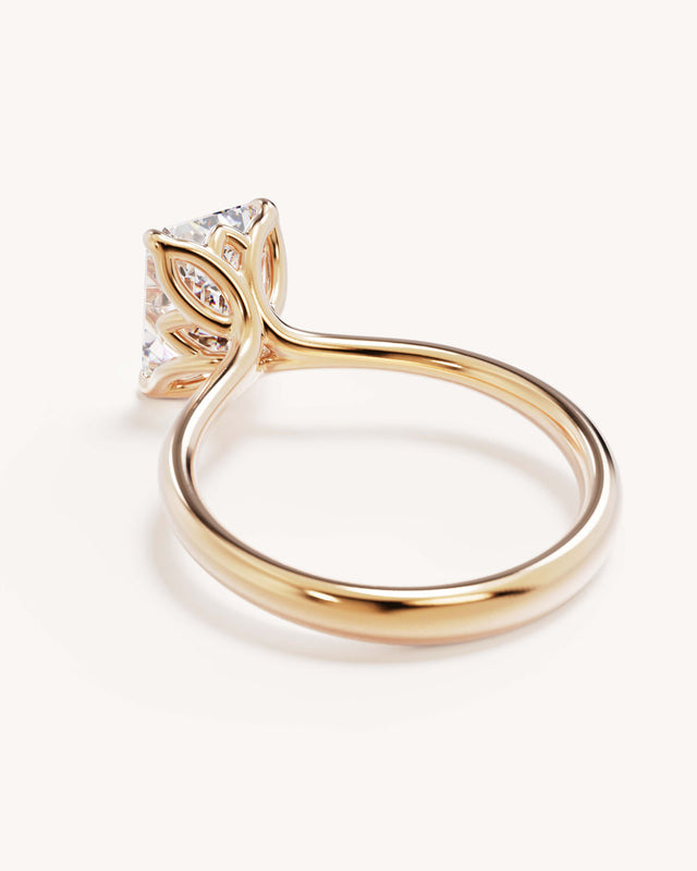 18k Solid Gold Lotus Solitaire Engagement Ring - Emerald 2.5ct
