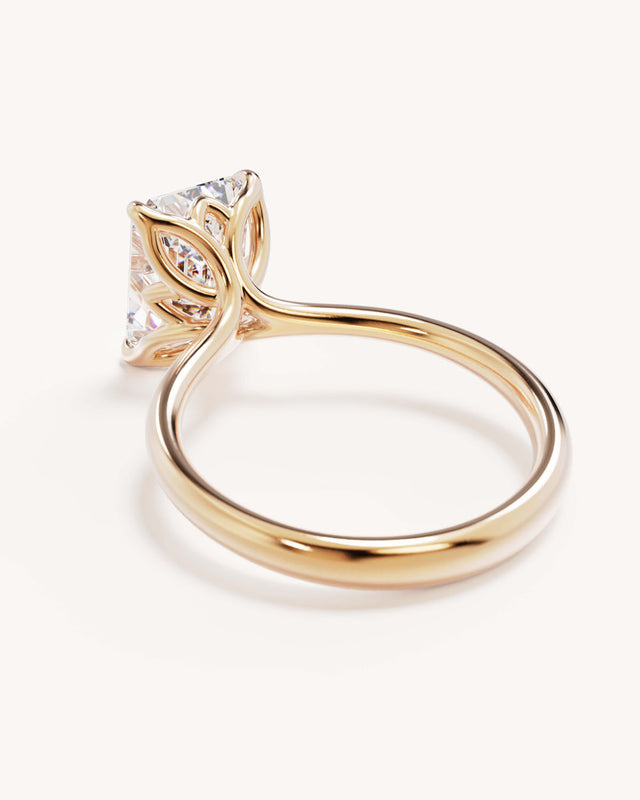 18k Solid Gold Lotus Solitaire Engagement Ring - Emerald 3ct