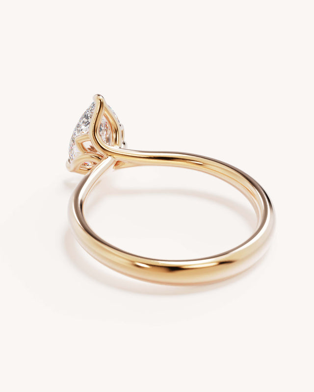 18k Solid Gold Lotus Solitaire Engagement Ring - Pear 1.5ct