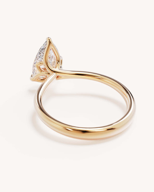 18k Solid Gold Lotus Solitaire Engagement Ring - Pear 2ct