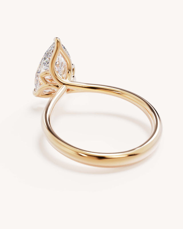 18k Solid Gold Lotus Solitaire Engagement Ring - Pear 3ct