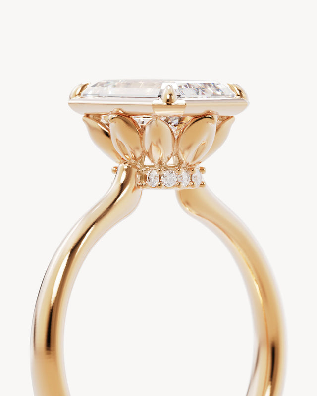 18k Solid Gold Hidden Lotus Engagement Ring - Emerald 2.5ct