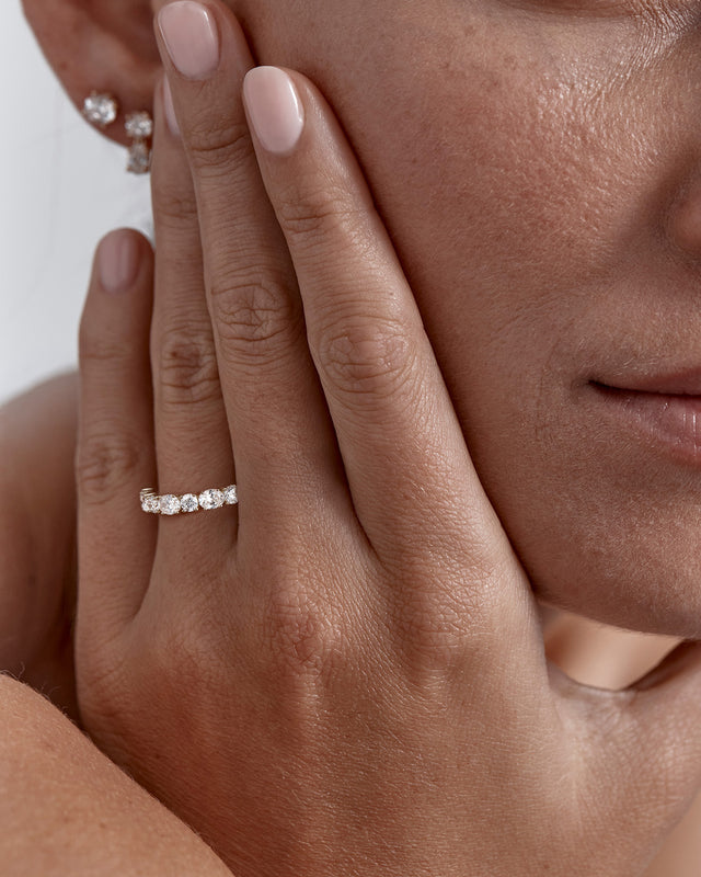 18k Solid Gold Infinite Bloom Diamond Wedding Band
