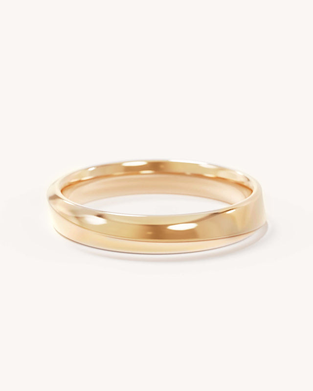 18k Solid Gold Whispering Sea Wedding Band
