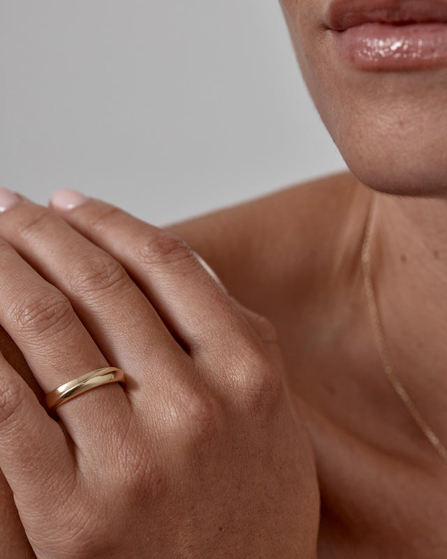 18k Solid Gold Whispering Sea Wedding Band