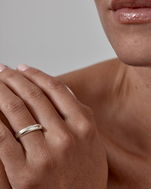 18k Solid White Gold Whispering Sea Wedding Band
